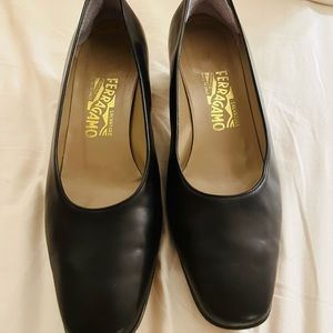 Salvatore Ferragamo Davallia Pumps Black Leather Square-Toes Block Heels/9.5 C